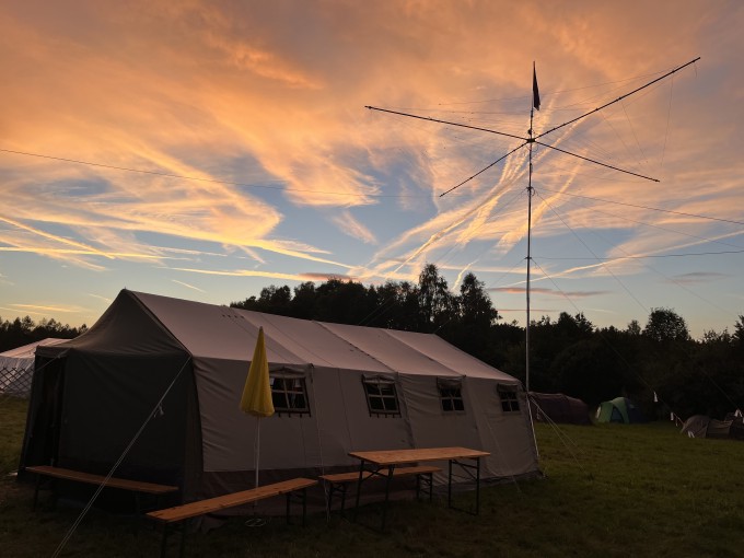 Die Funkstation im Abendrot